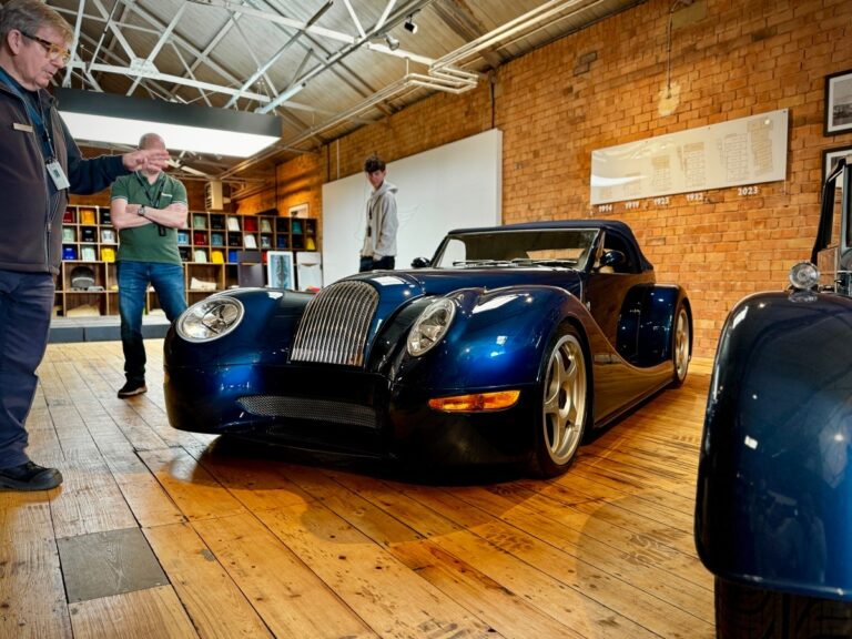 Navštívili jsme Morgan Motor Company v Malvern! Aneb ruční mistrovská práce a továrna na sny v jednom.